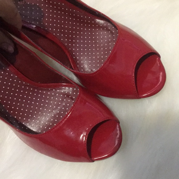 Peep-Toe Pump - Picture 7 of 7